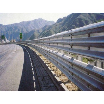 海口一級(jí)公路兩側(cè)防撞護(hù)欄板 屯昌波